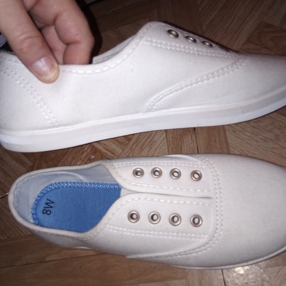 time and tru white shoes